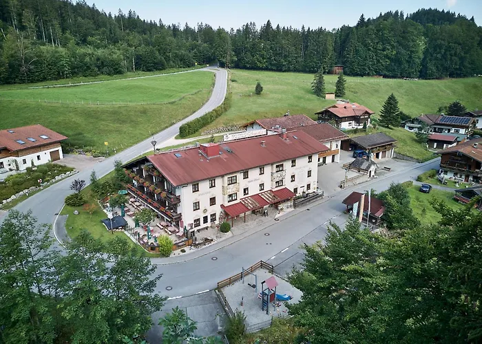 Aktivhotel&Gasthof Schmelz Ihr familienfreundliches Urlaubs Hotel mit Wellness Almsauna ab Februar Chiemgau Karte